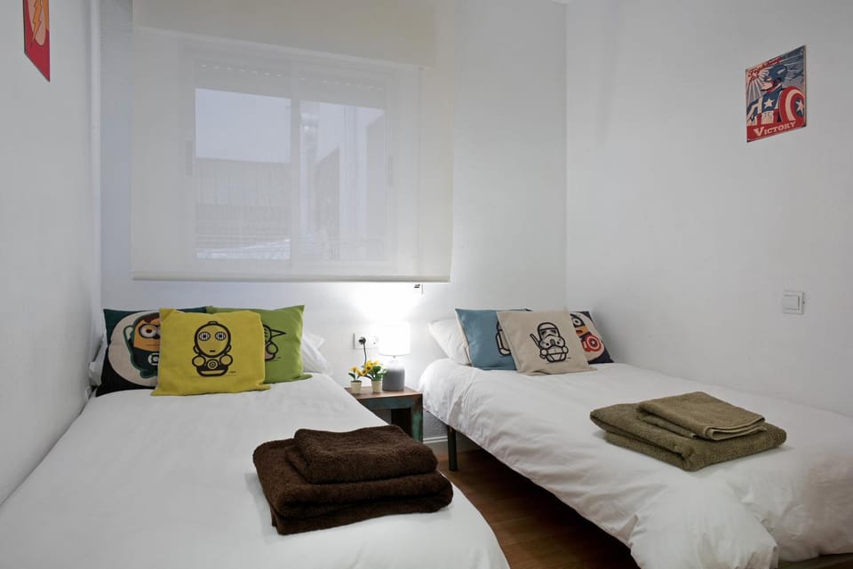 Photo of the whole room, Bedroom, Family