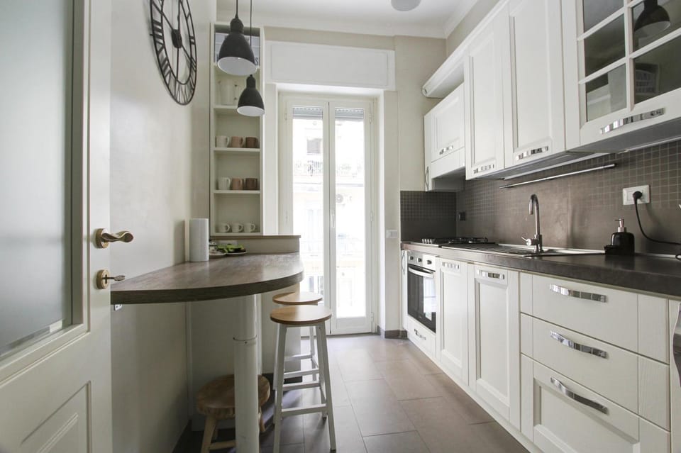 Kitchen or kitchenette, oven