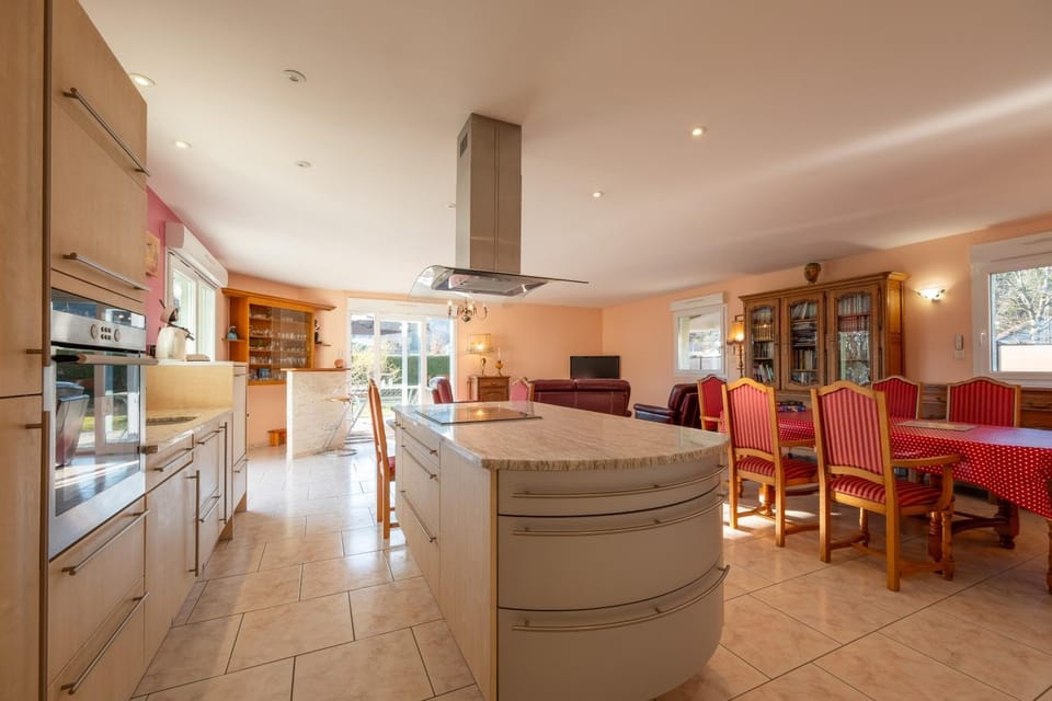 Property building, Kitchen or kitchenette, Living room