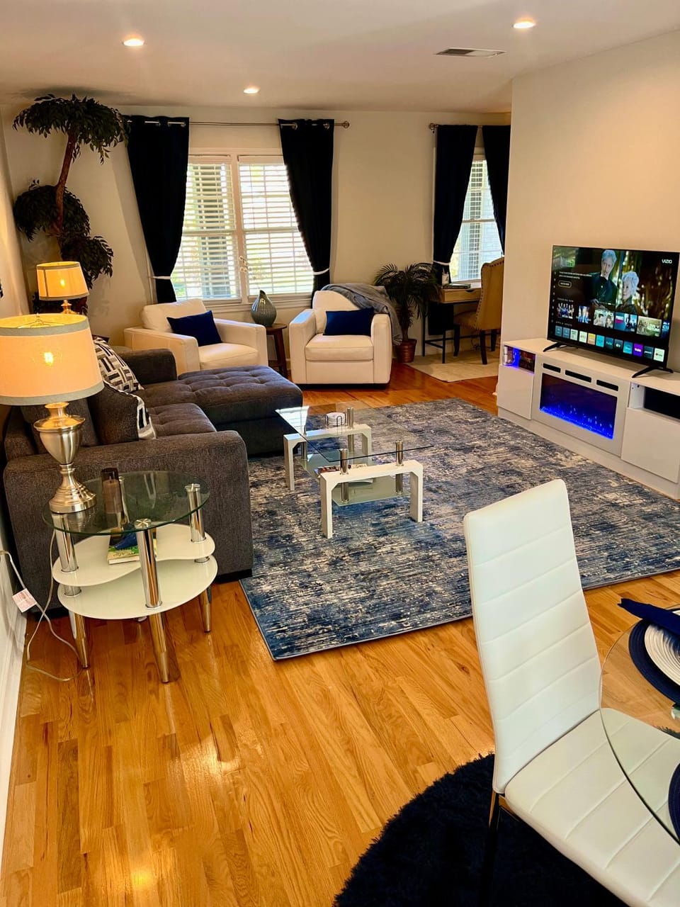 Downtown Historic Charleston Modern Chic 2 bedroom 2 baths Apartment in Stono River