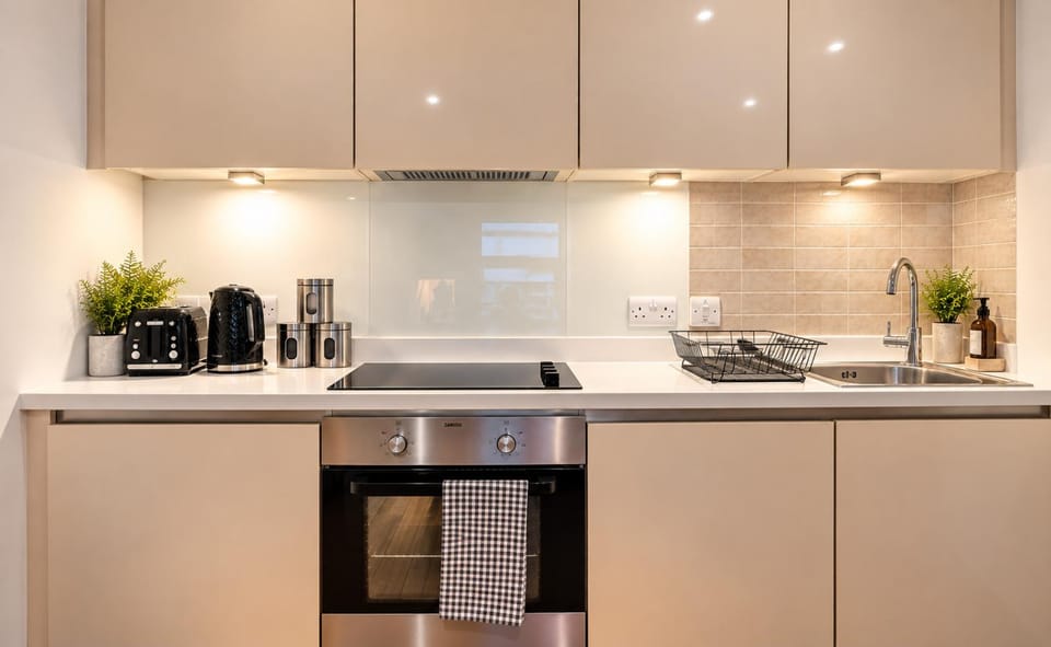 Modern 1BR - Parking Included -Sleeps 6 Apartment in London Borough of Southwark