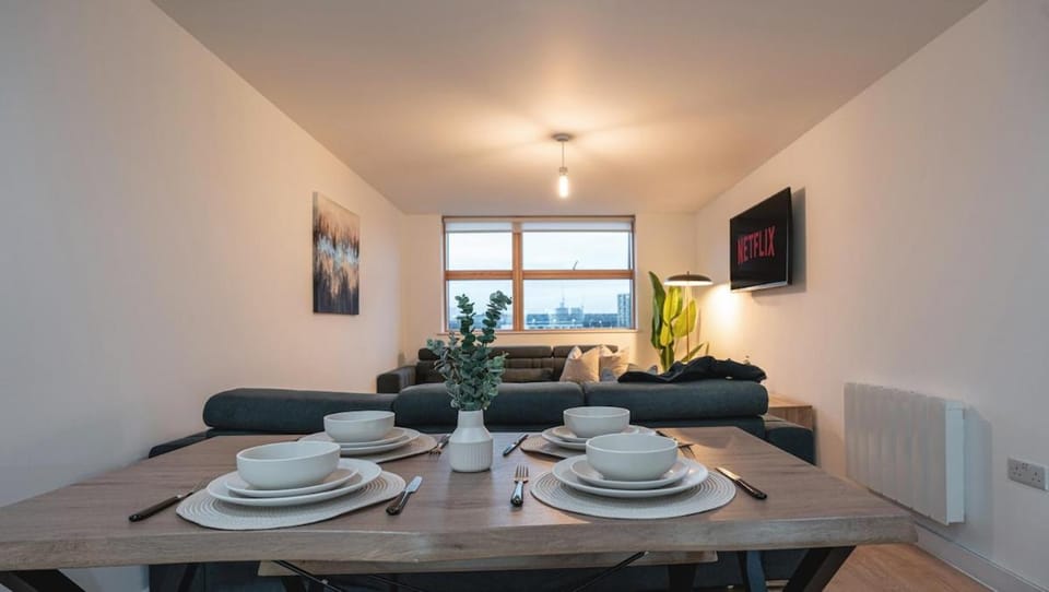 Modern 1BR - Parking Included -Sleeps 6 Apartment in London Borough of Southwark