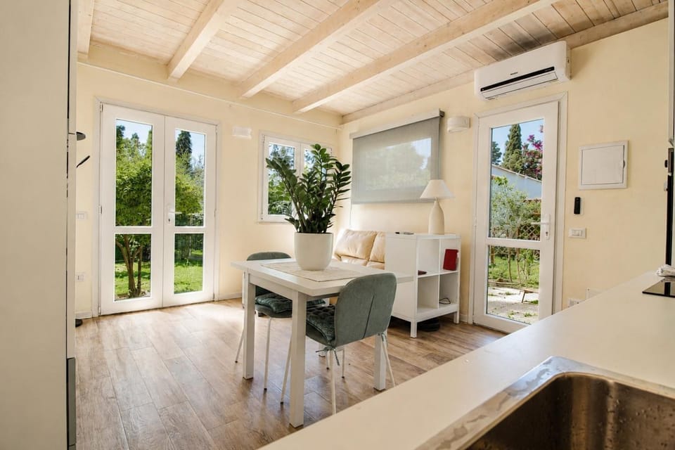 Living room, Decorative detail, Seating area, Dining area, air conditioner