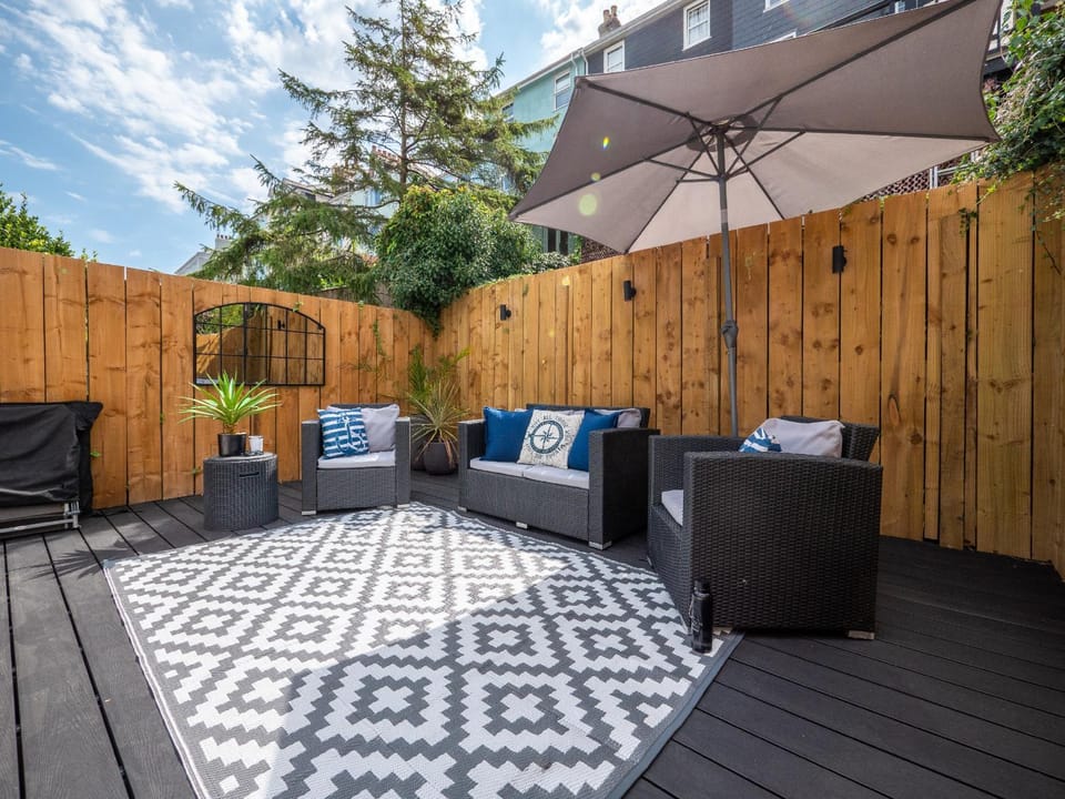 Central Dartmouth Hideaway with Garden & Parking House in Dartmouth