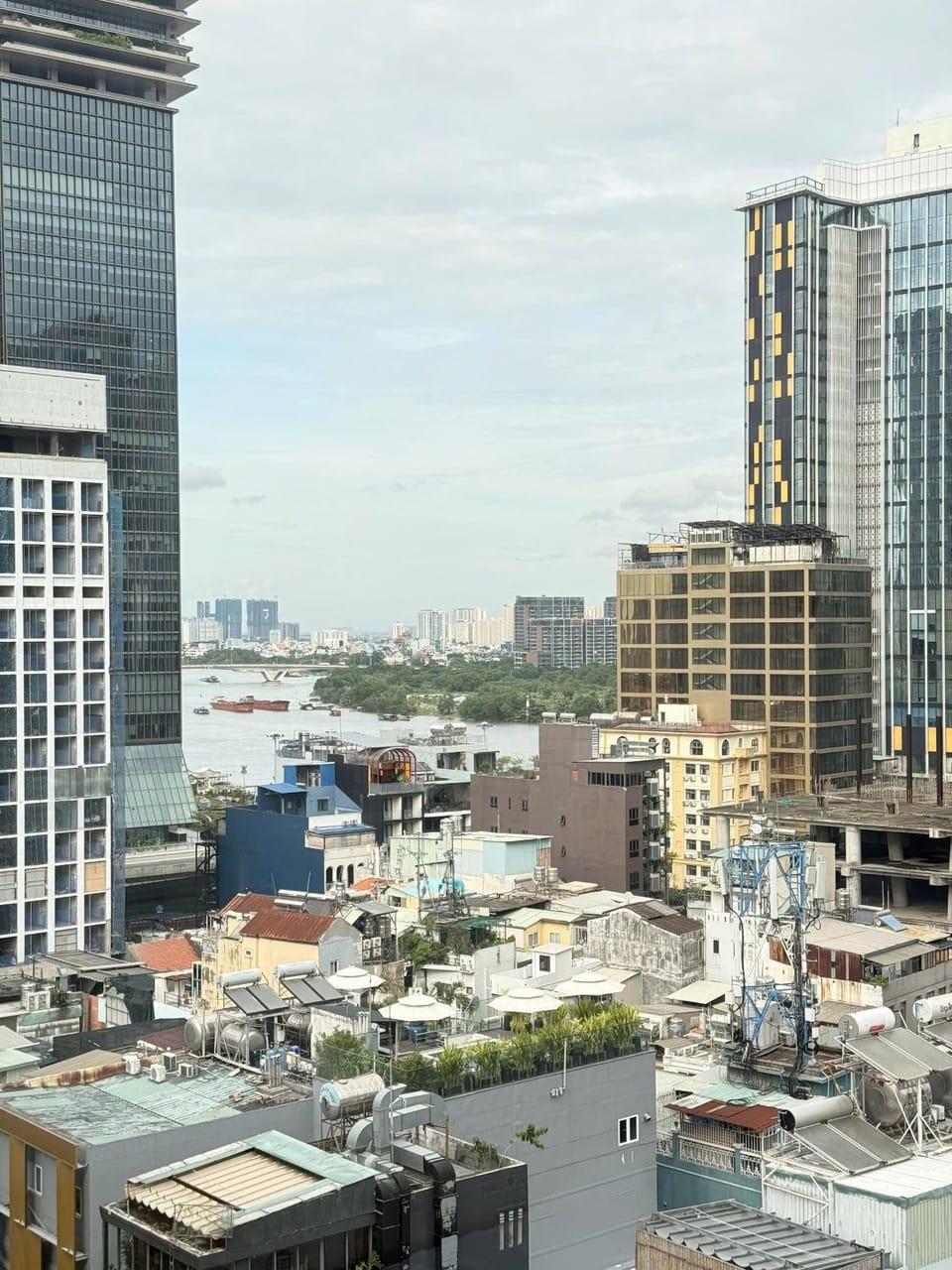 Property building, Day, Neighbourhood, Natural landscape, Bird's eye view, City view, Street view, Location, Parking
