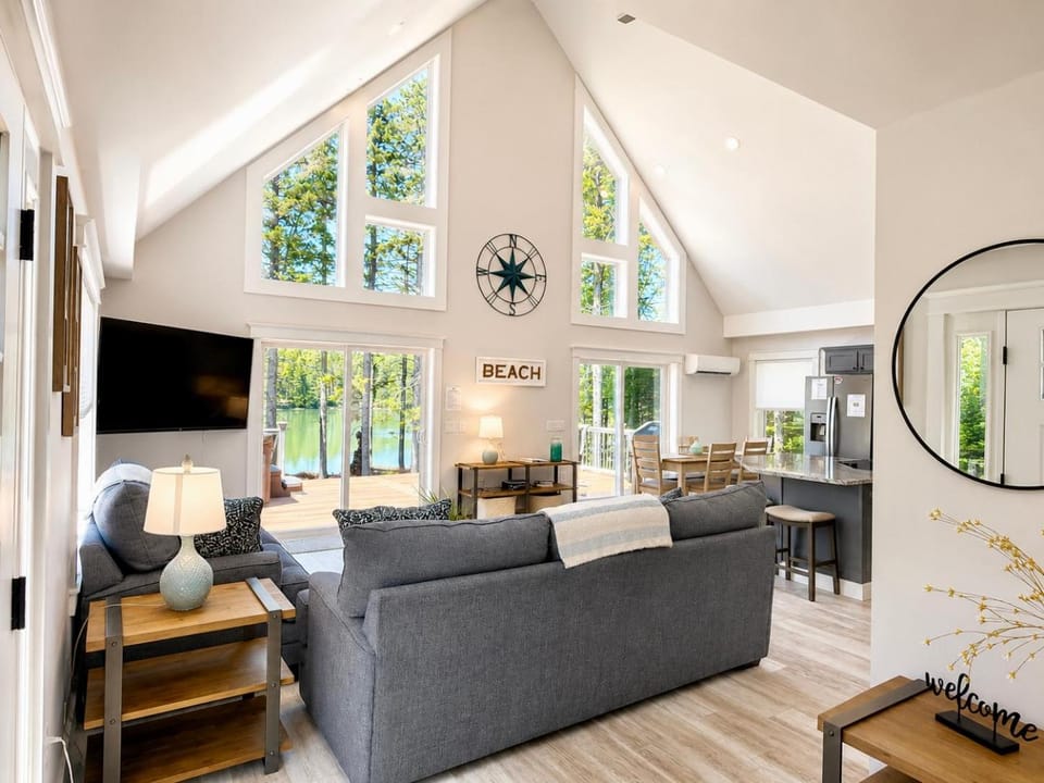 Luxury Waterfront Retreat with Hot Tub Near Acadia House in Harrington