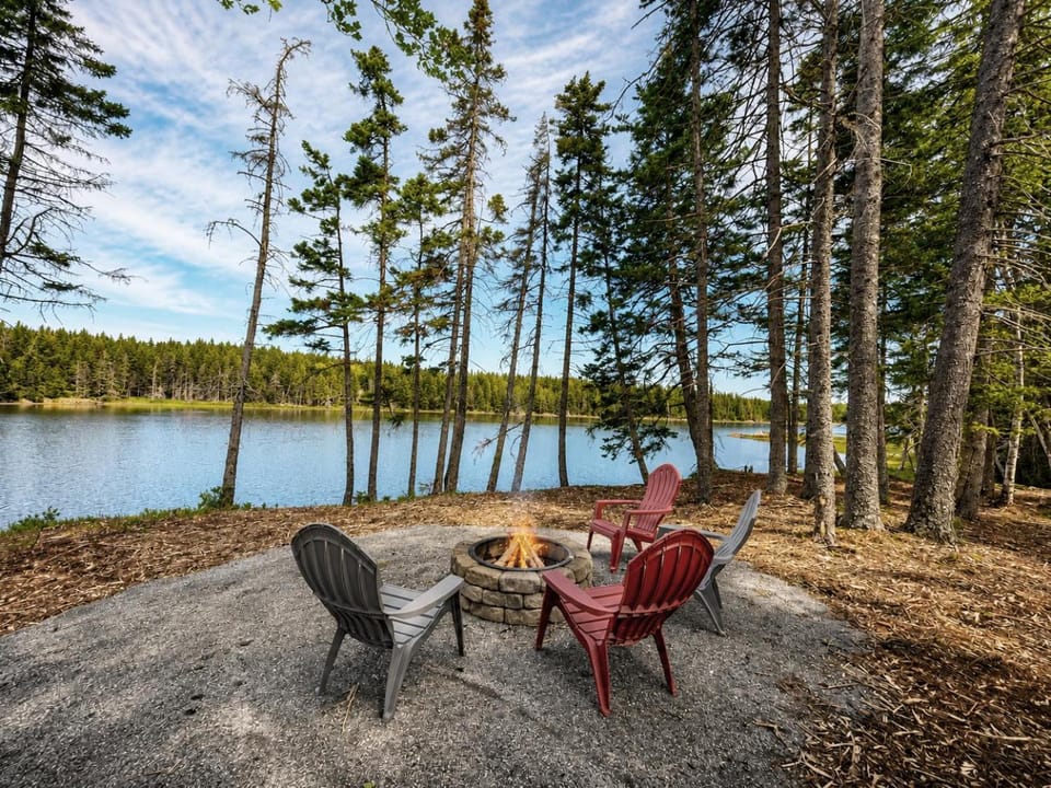 Luxury Waterfront Retreat with Hot Tub Near Acadia House in Harrington