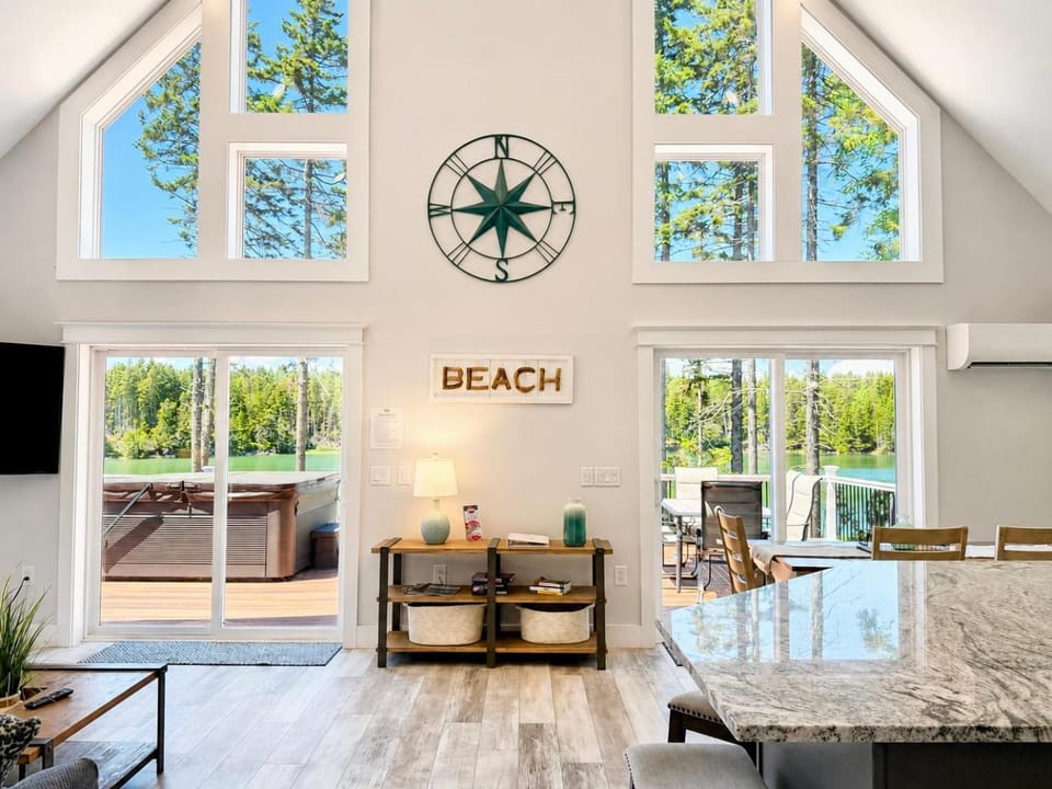 Luxury Waterfront Retreat with Hot Tub Near Acadia House in Harrington