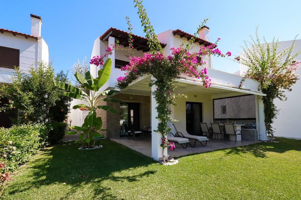 Property building, Patio, Day