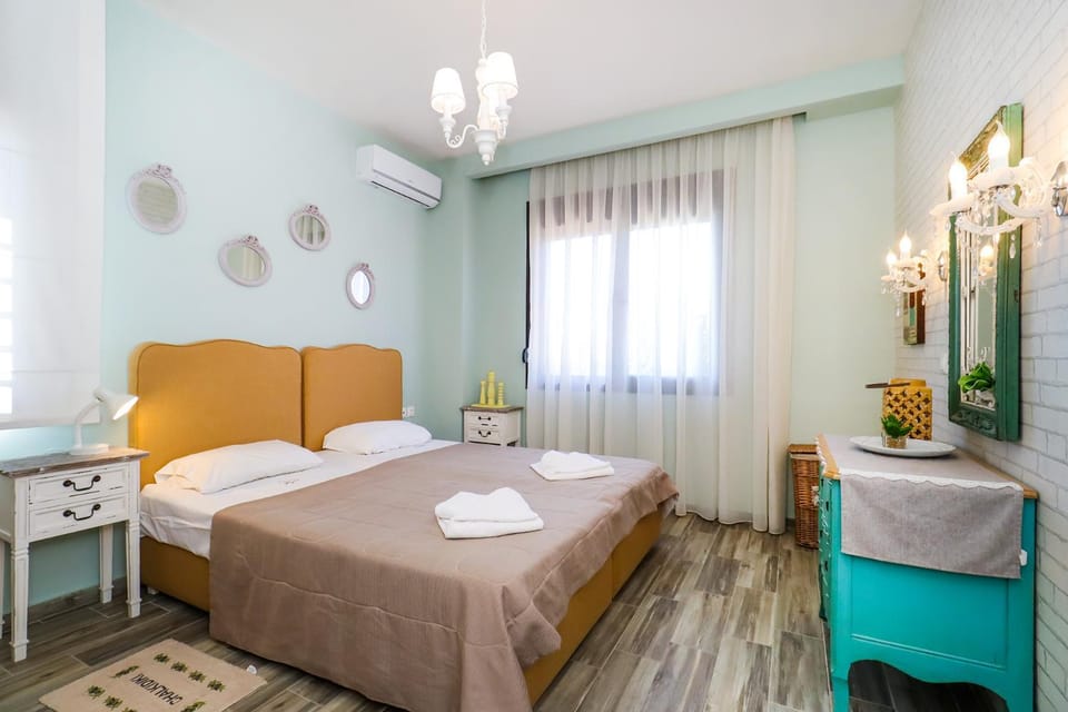 Bed, Photo of the whole room, Bedroom, towels, air conditioner