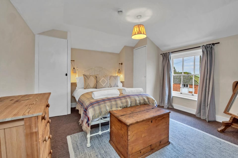 Bed, Photo of the whole room, Bedroom, wardrobe