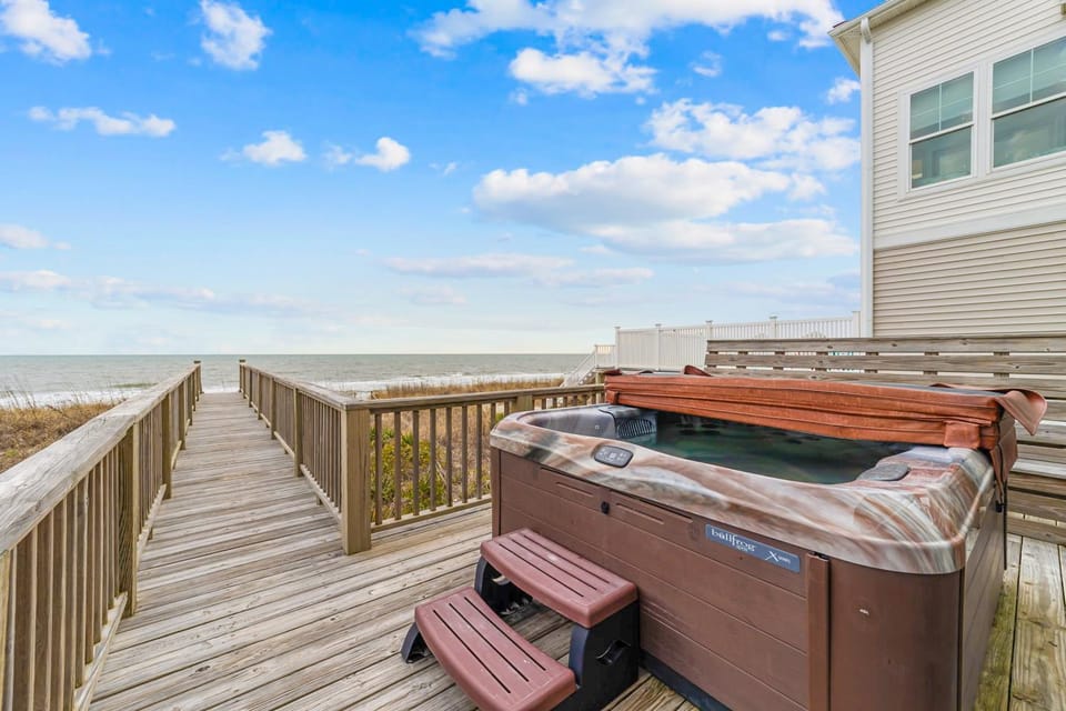 OAI112 Wave Watcher House in Oak Island
