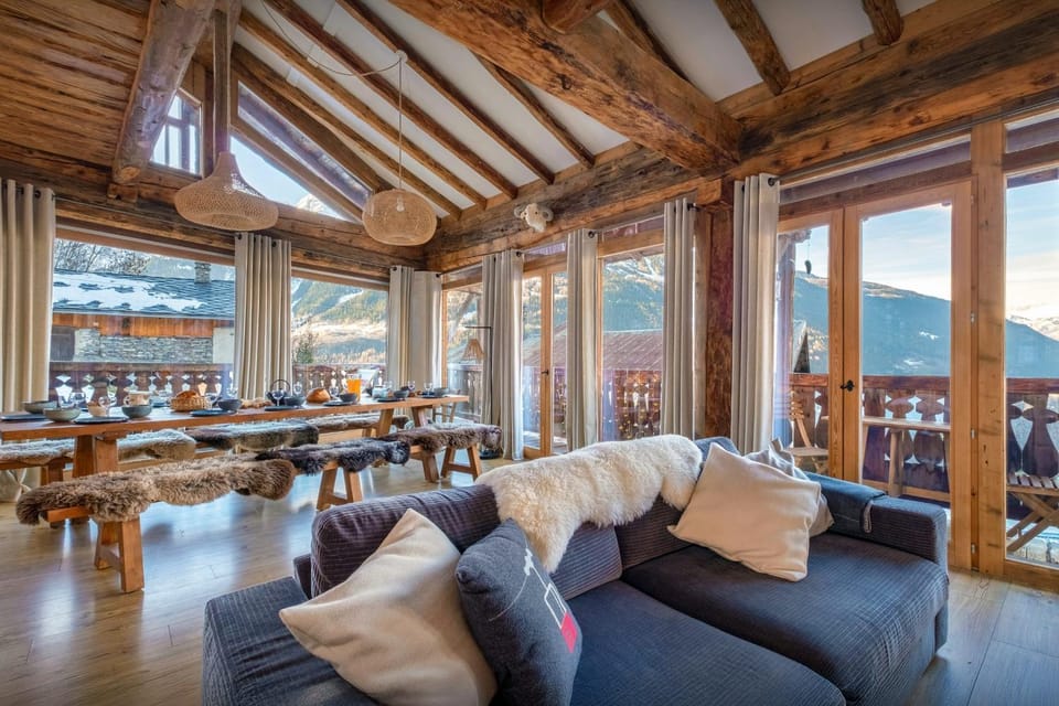 Natural landscape, Living room, Seating area, Dining area, Mountain view
