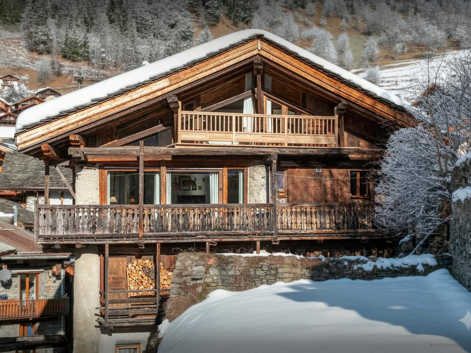 Property building, Day, Natural landscape, Winter, View (from property/room), Mountain view