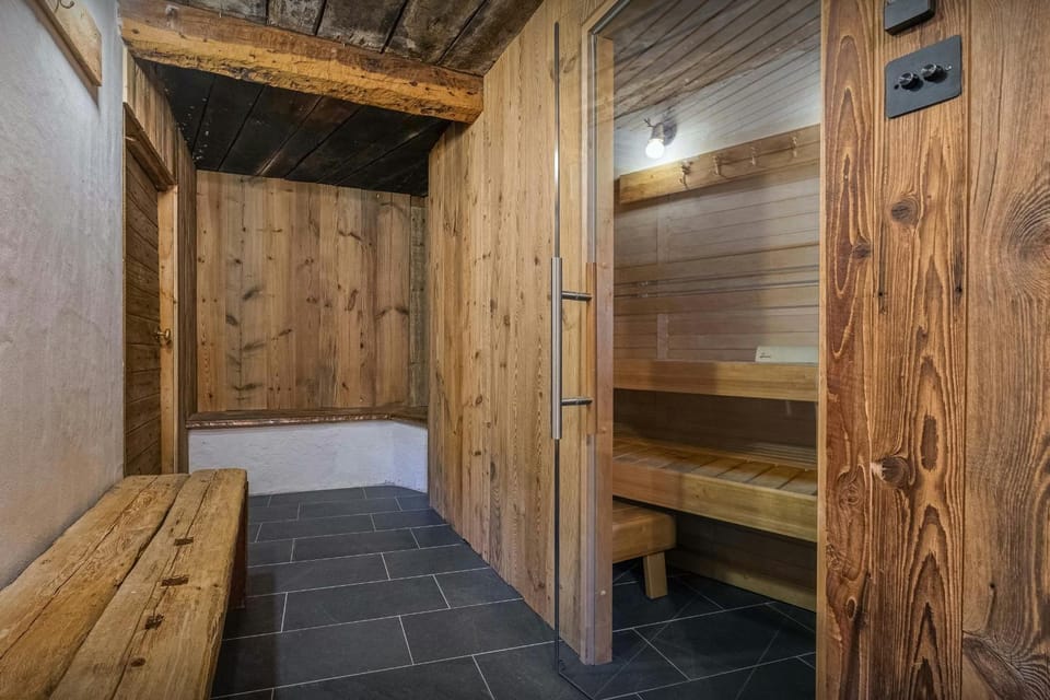 Sauna, Area and facilities
