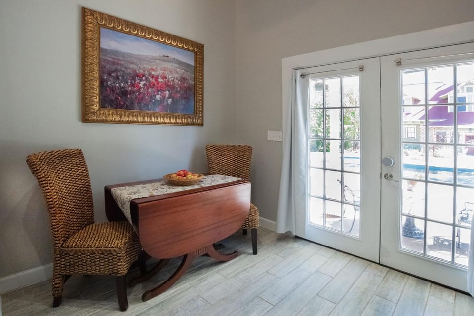 Tank House Stay for 2 in Comfort Texas Access to Pool Hot Tub House in Comfort