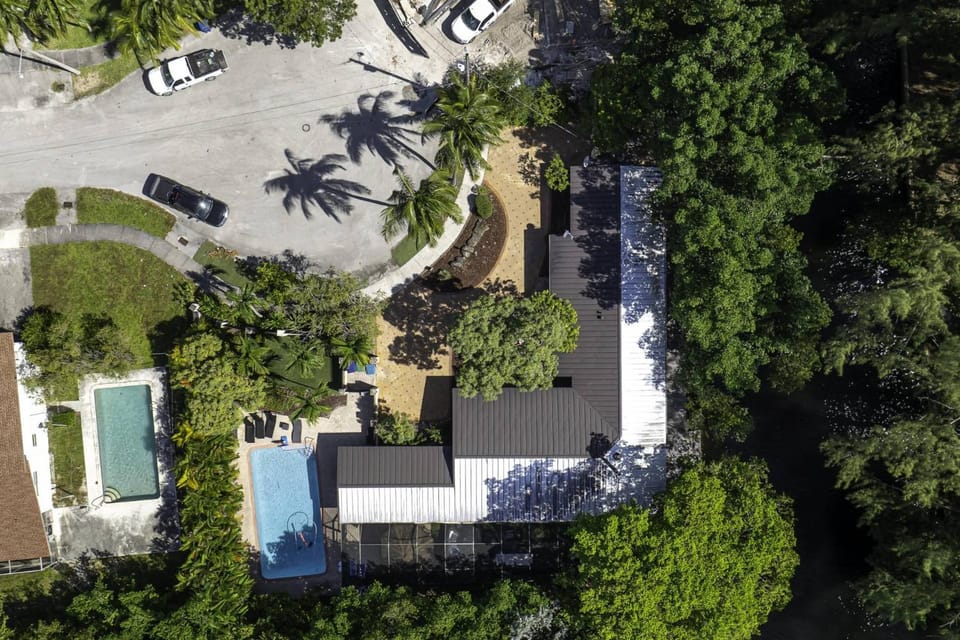 Aventura Lakefront Villa in Ojus