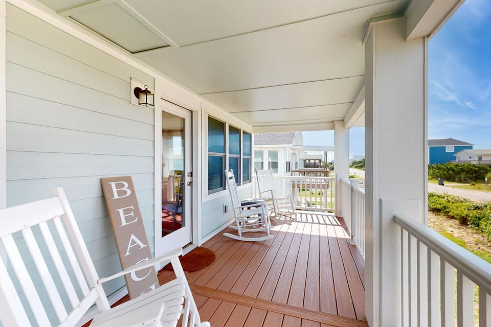 OAI12 Beachside Cottage House in Oak Island
