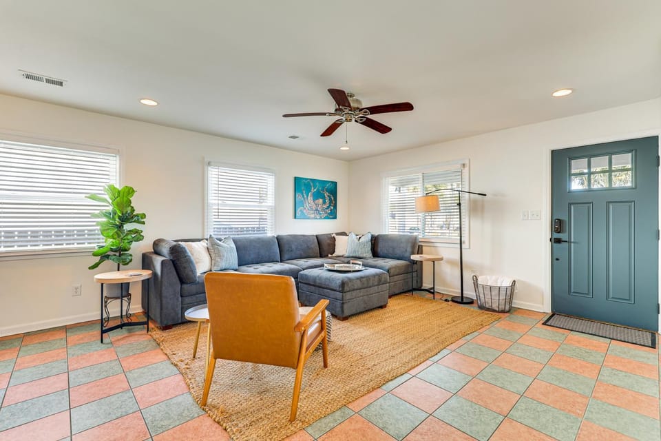 Steps to Boardwalk: 2 Blocks from the Beach access House in Carolina Beach