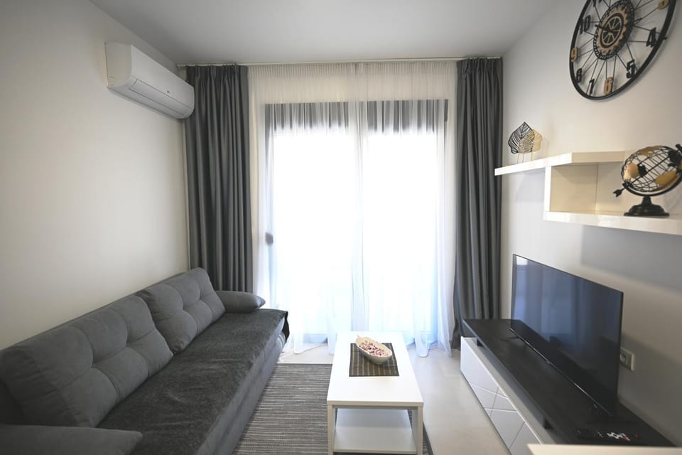 Living room, Seating area, air conditioner