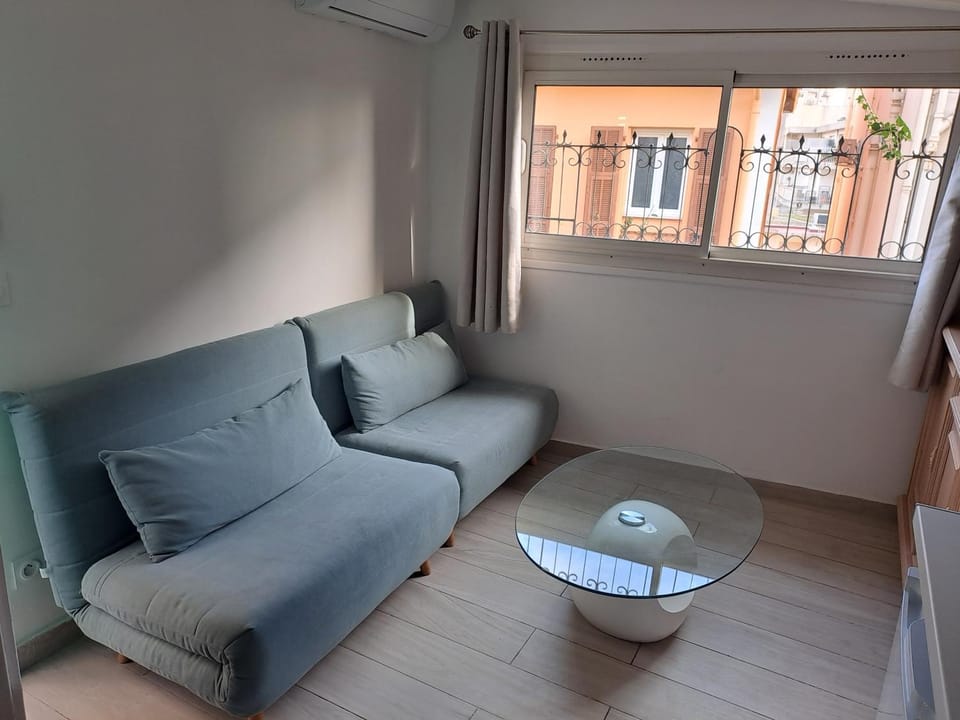 Studio dans le vert Apartment in Nice