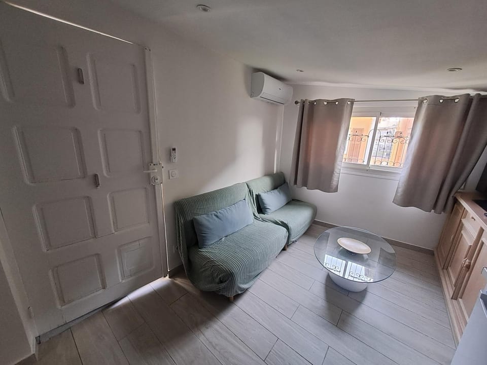 Studio dans le vert Apartment in Nice