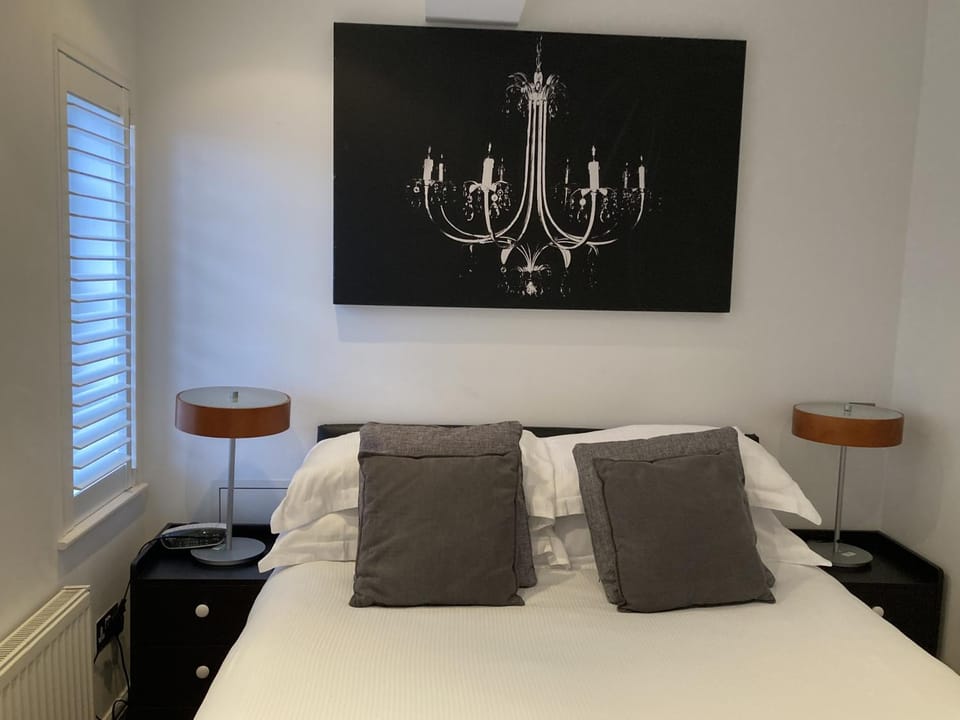 NELL GWYNN HOUSE - Champagne Chandelier One Bedroom Apartment Apartment in City of Westminster