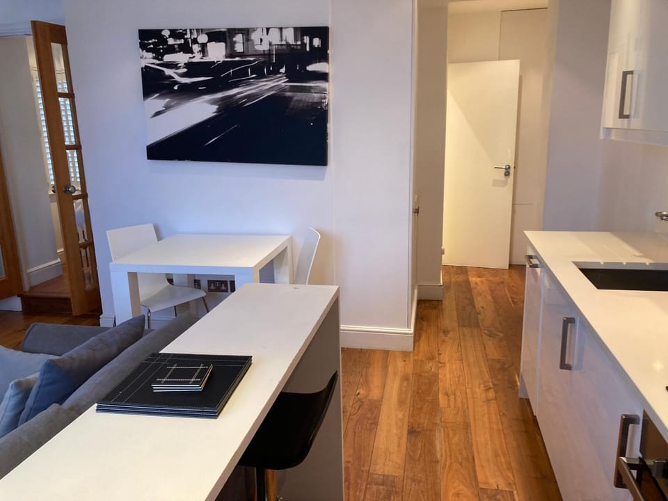NELL GWYNN HOUSE - Champagne Chandelier One Bedroom Apartment Apartment in City of Westminster