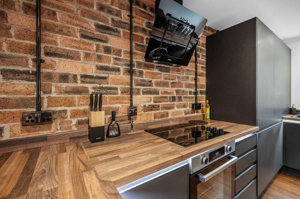 Kitchen or kitchenette, oven, stove