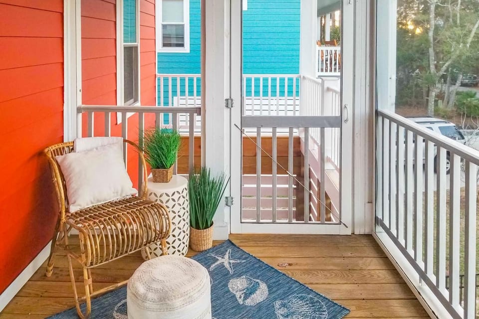 OAI34 Sea N Red House in Oak Island