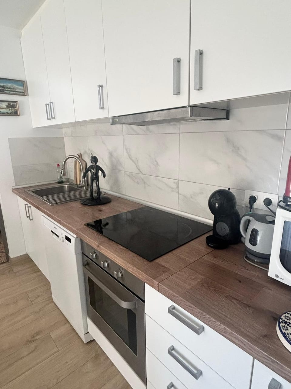 Coffee/tea facilities, Kitchen or kitchenette, dishwasher, toaster