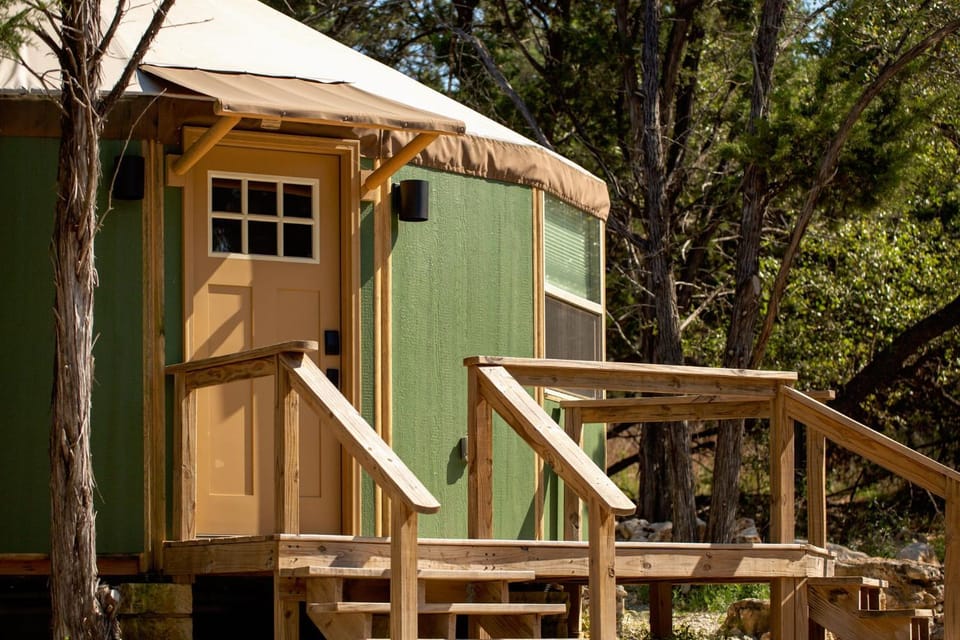 Stargazer Luxe-Yurt with private Hot Tub House in Canyon Lake