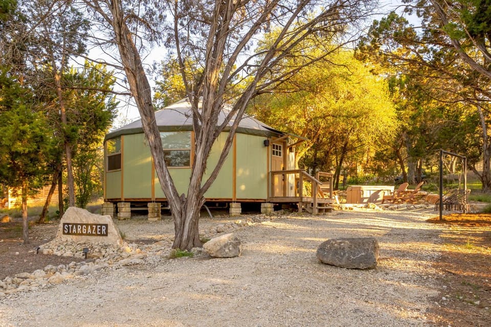 Stargazer Luxe-Yurt with private Hot Tub House in Canyon Lake