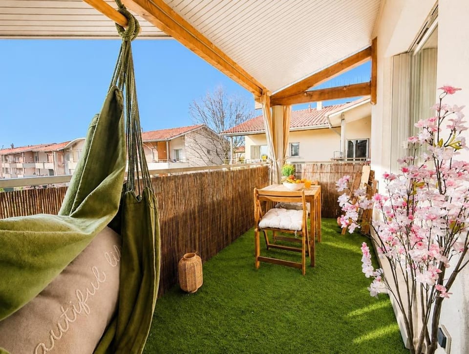Spring, Day, View (from property/room), Balcony/Terrace