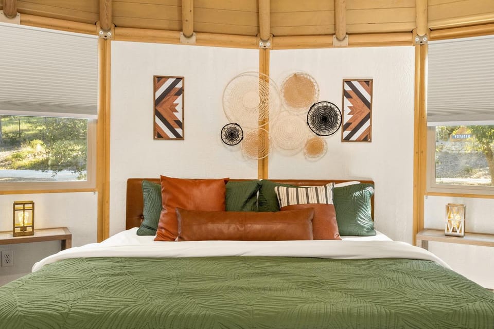Stetson Luxury Yurt-Cabin - Hot Tub & Soaking Tub Cabin in Canyon Lake