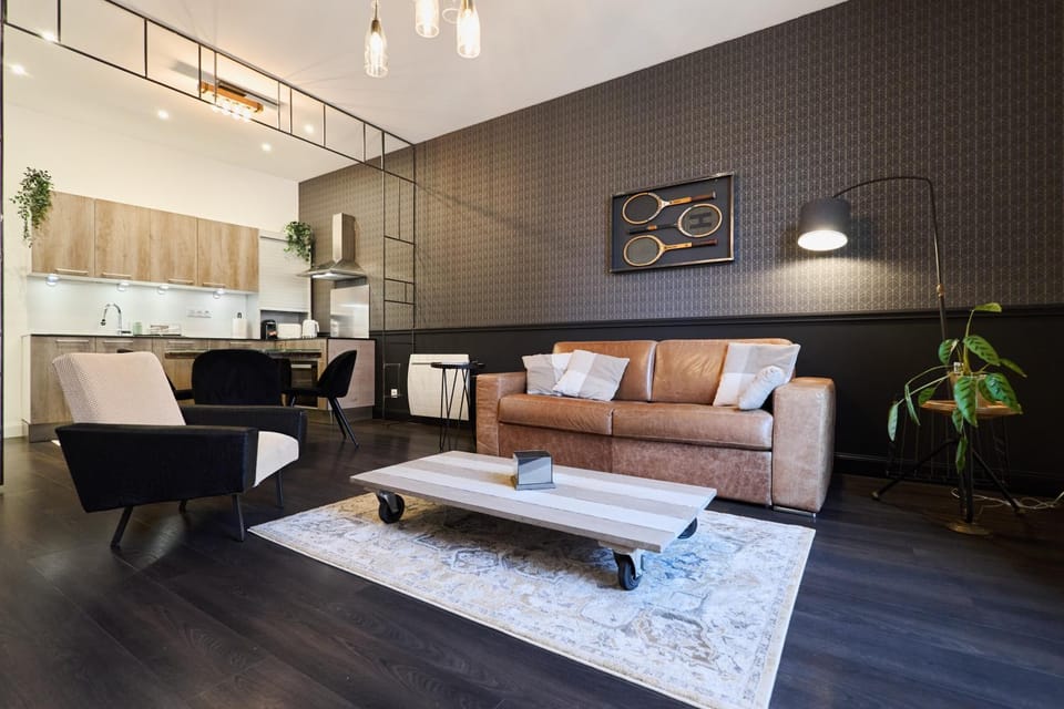 Kitchen or kitchenette, Living room, Seating area, Dining area