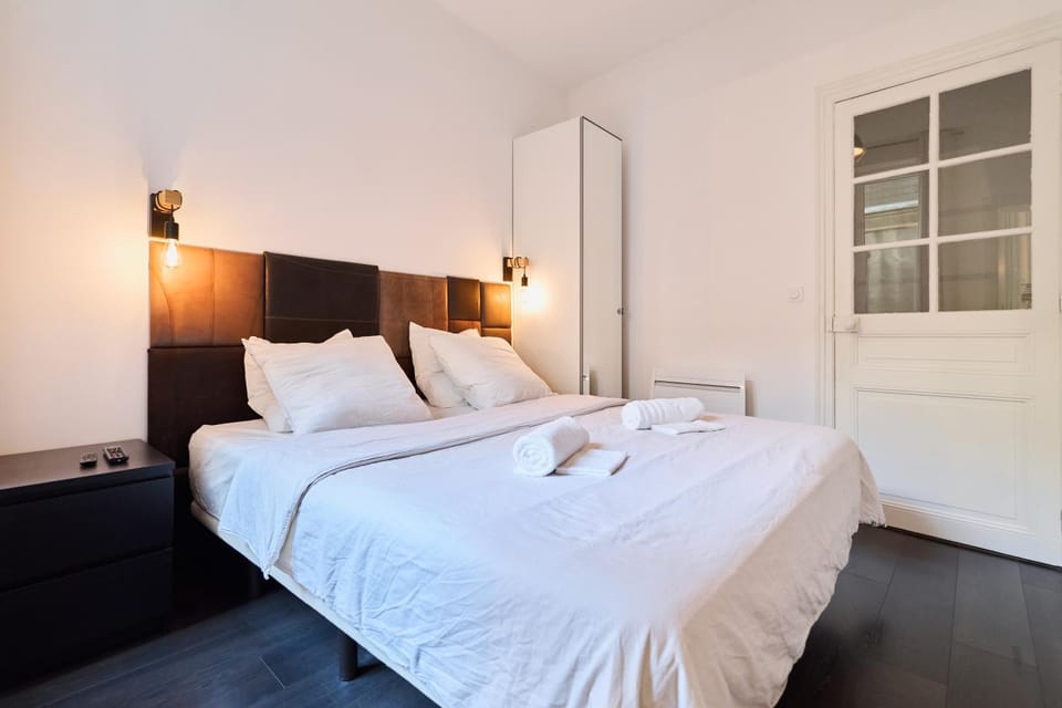 Bed, Photo of the whole room, Bedroom, towels, wardrobe