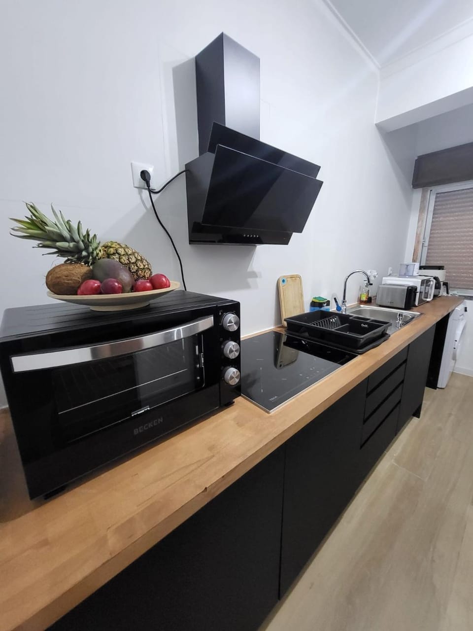 Kitchen or kitchenette, Communal kitchen, oven, stove