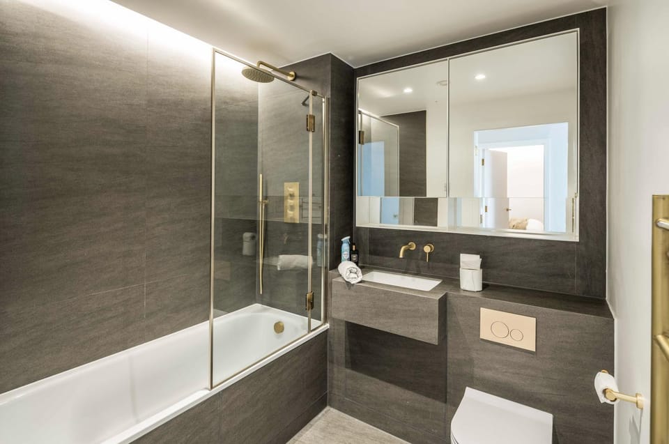 Modern 3-Bedroom Apartment near Kings Cross & Coal Drops Apartment in London Borough of Islington