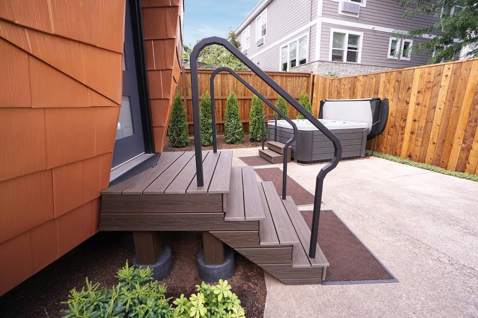 Property building, Hot Tub