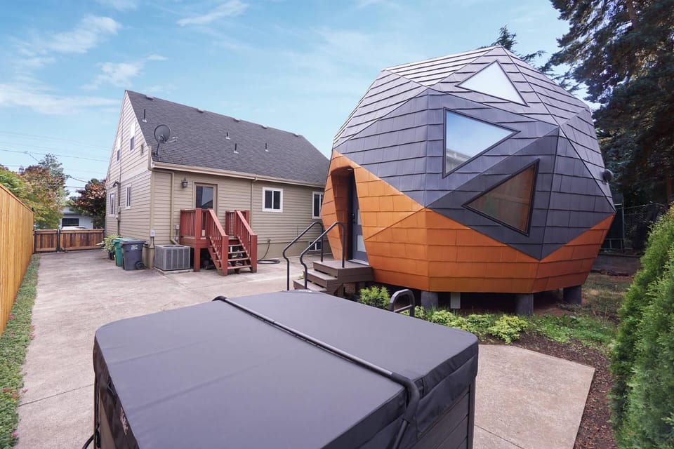 Property building, Hot Tub