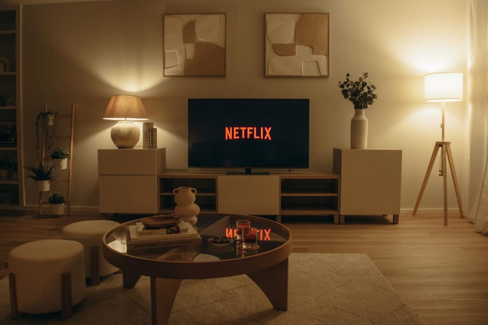 Communal lounge/ TV room, TV and multimedia, Living room, Evening entertainment