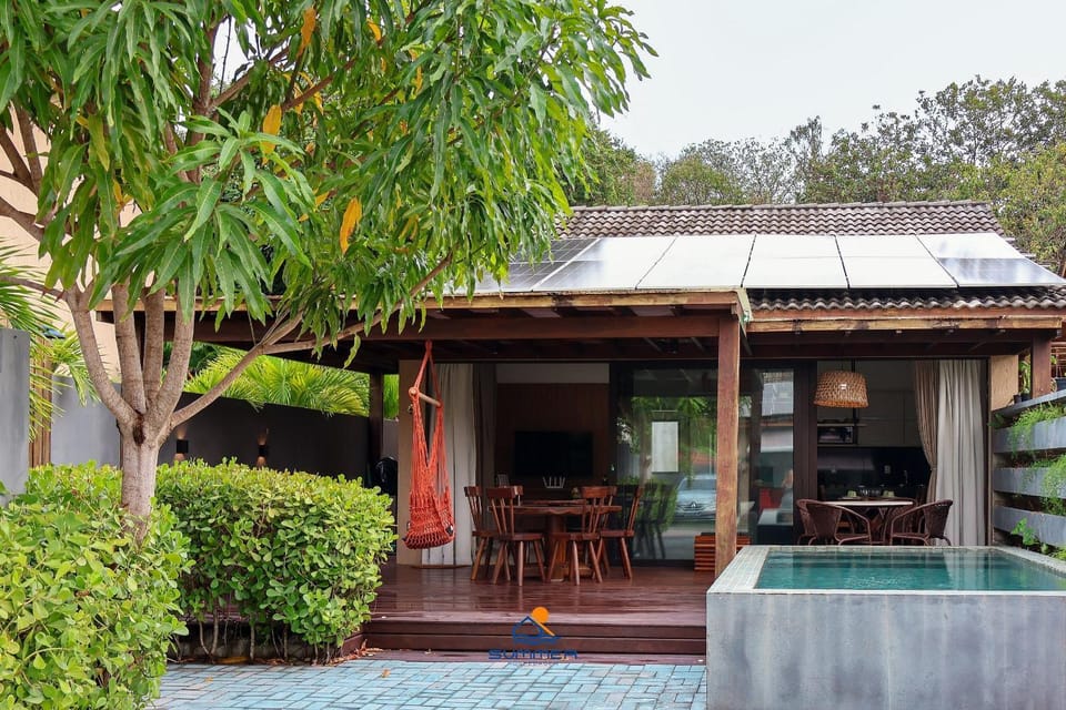 Facade/entrance, Swimming pool