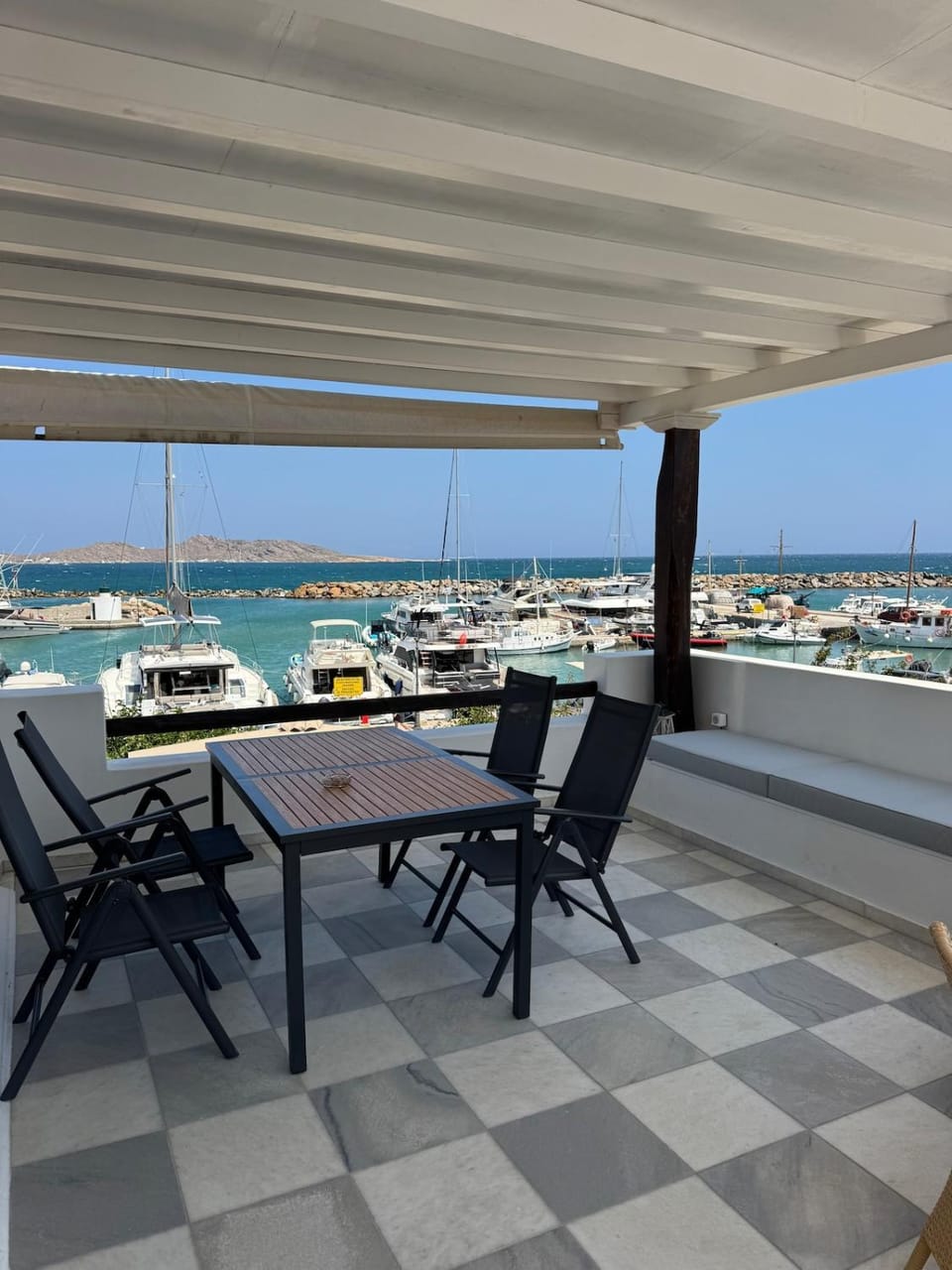 Portside Paradise Apartment in Naousa