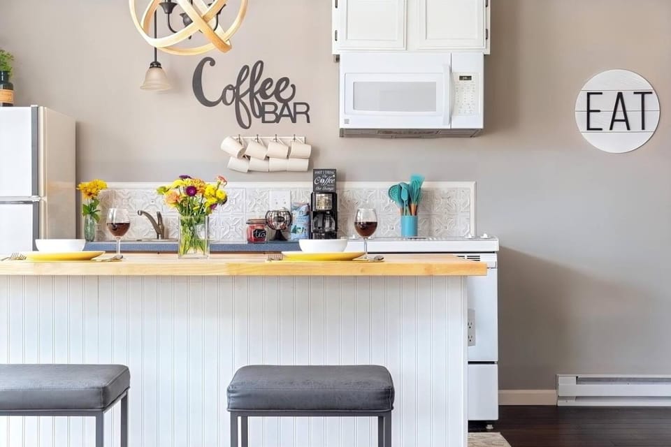 Mitten Escape Apartment-Dog/Boyne/Petoskey/Skiing Apartment in East Jordan