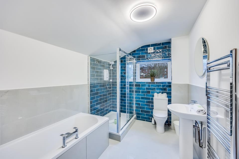Stylish Home - Pool table, Virgin TV, Fast Wifi, Garden and Self-Check-In by Yoko Property Apartment in Northampton