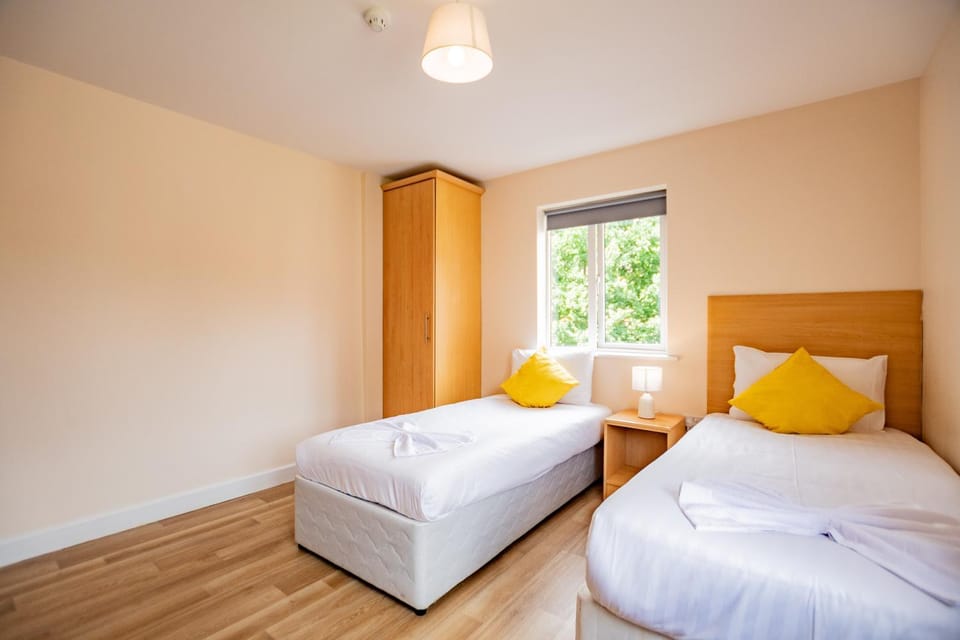 Limerick City - Spacious 4-Bed Apartment, Sleeps 6 Apartment in Limerick