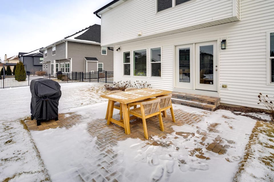 Bring the Family! Suburban Gem in Plainfield House in Illinois
