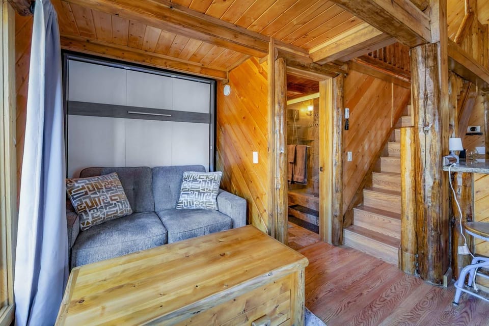 Tramway Loft Cozy Stay for 4 Apartment in Kingsbury