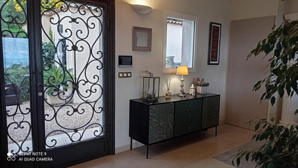 Lobby or reception, Decorative detail